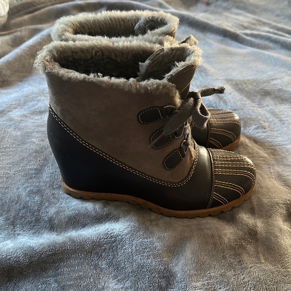 UGG Shoes - Ugg Alasdair Leather Wedge Boot